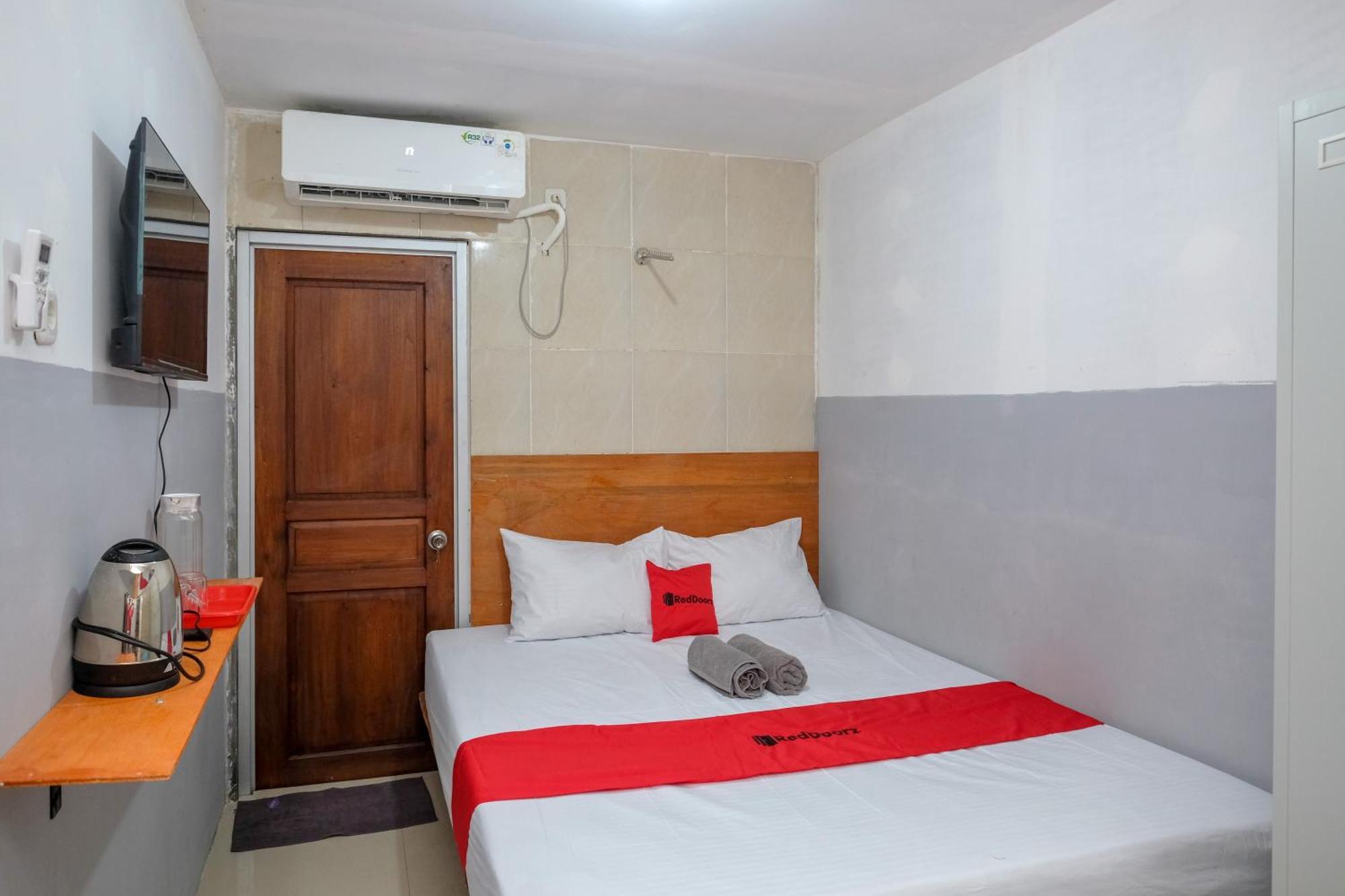 Hotel Reddoorz Near Mulyosari Surabaya