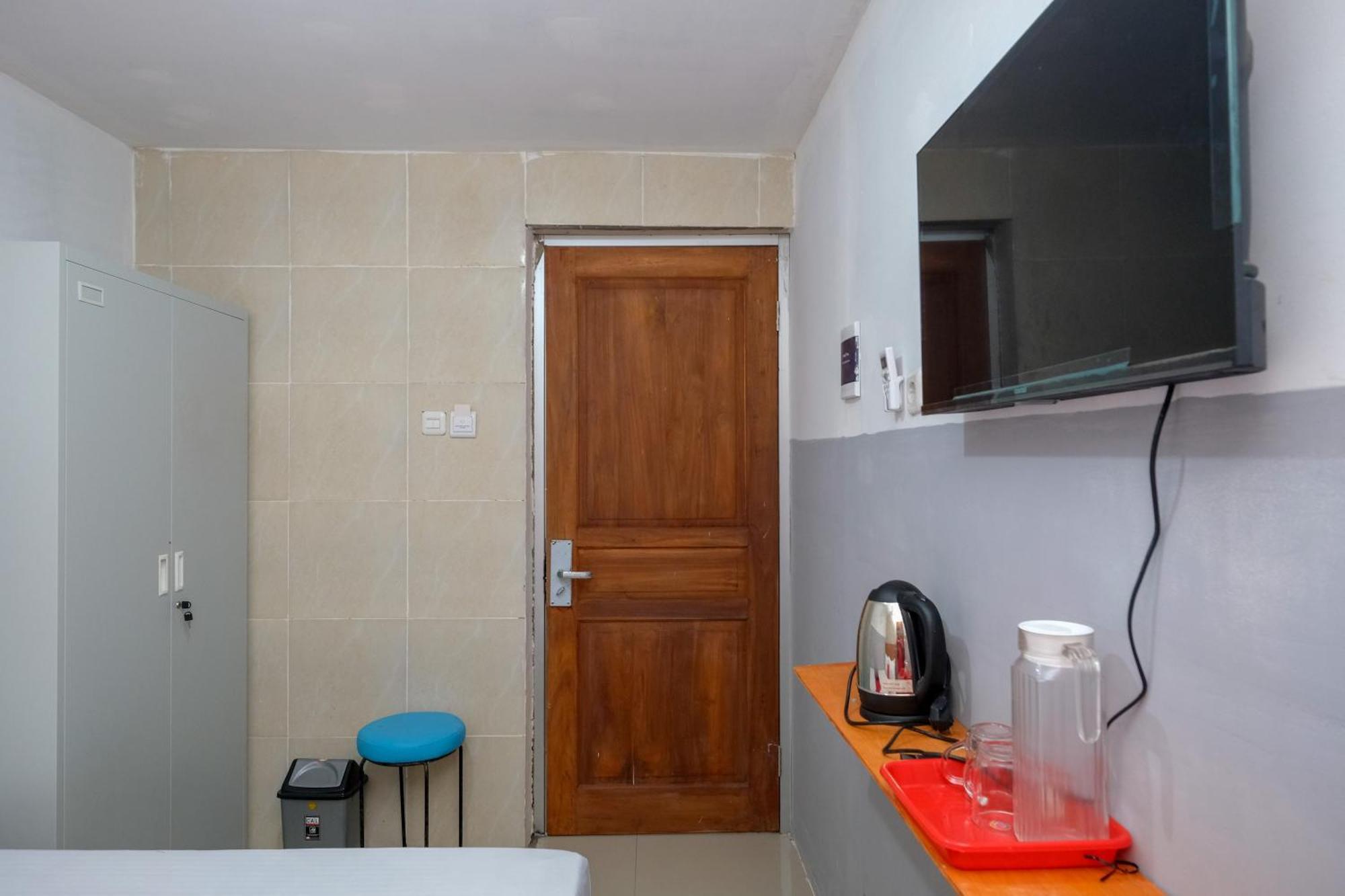 Hotel Reddoorz Near Mulyosari