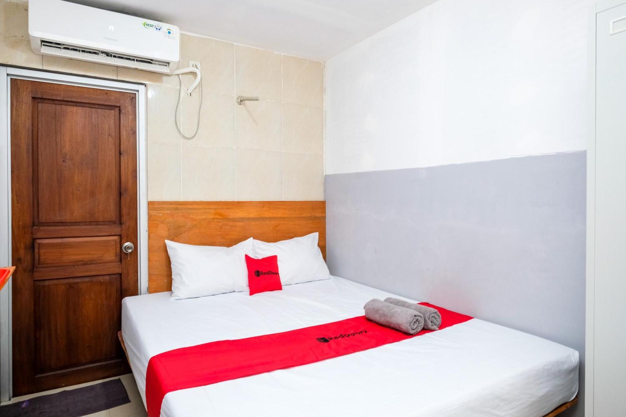 Hotel Reddoorz Near Mulyosari 2*